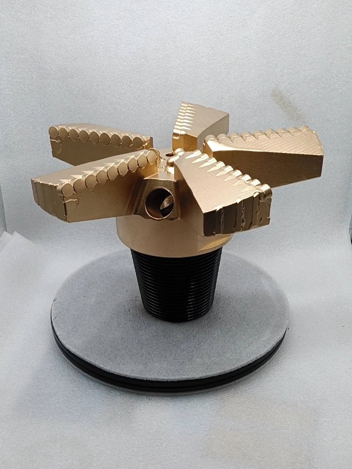 4-wing spiral arc profile PDC drill bit - image 2