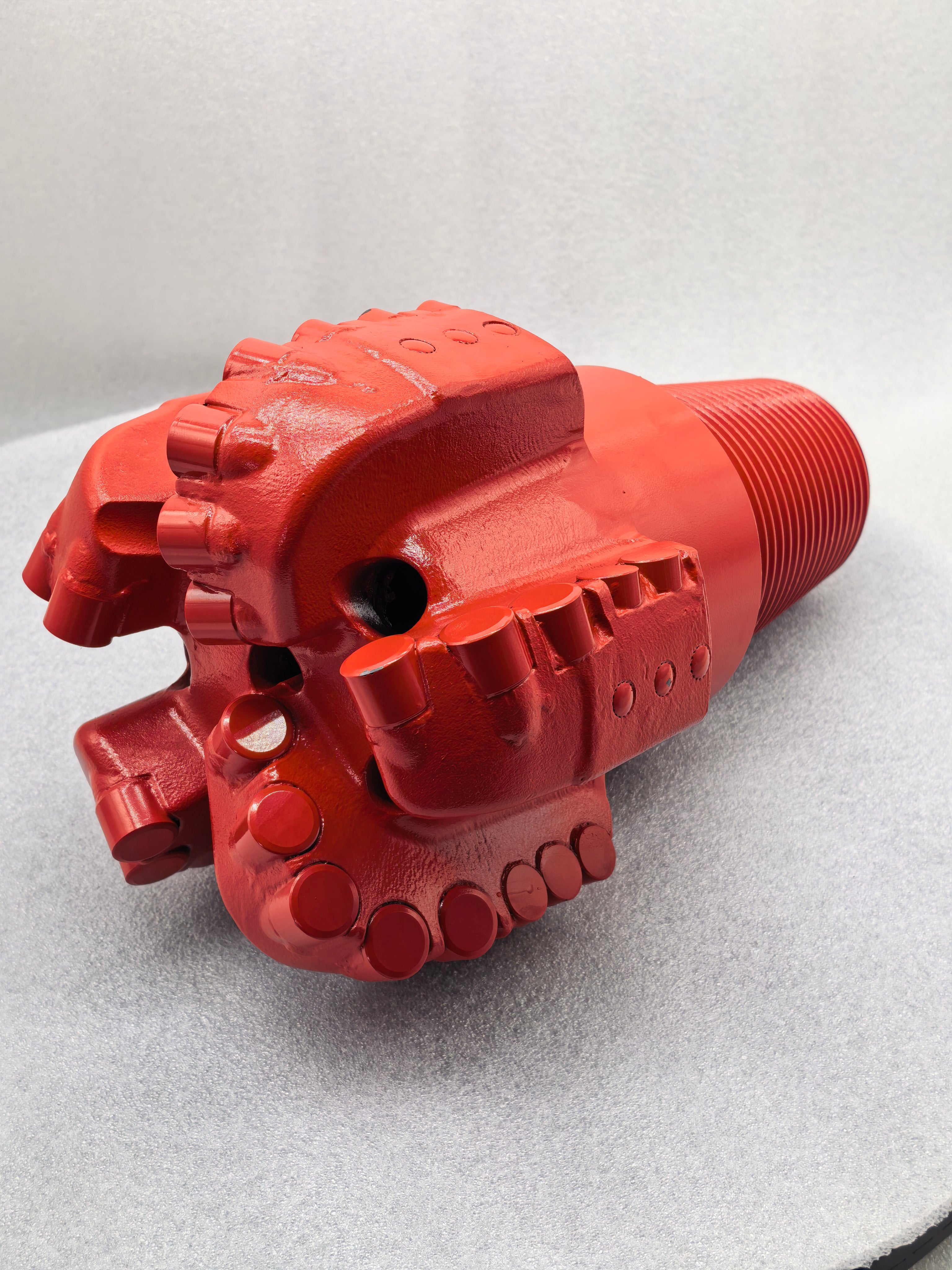 5-wing arc profile PDC drill bit - 红色5翼弧角PDC钻头斜俯视图01