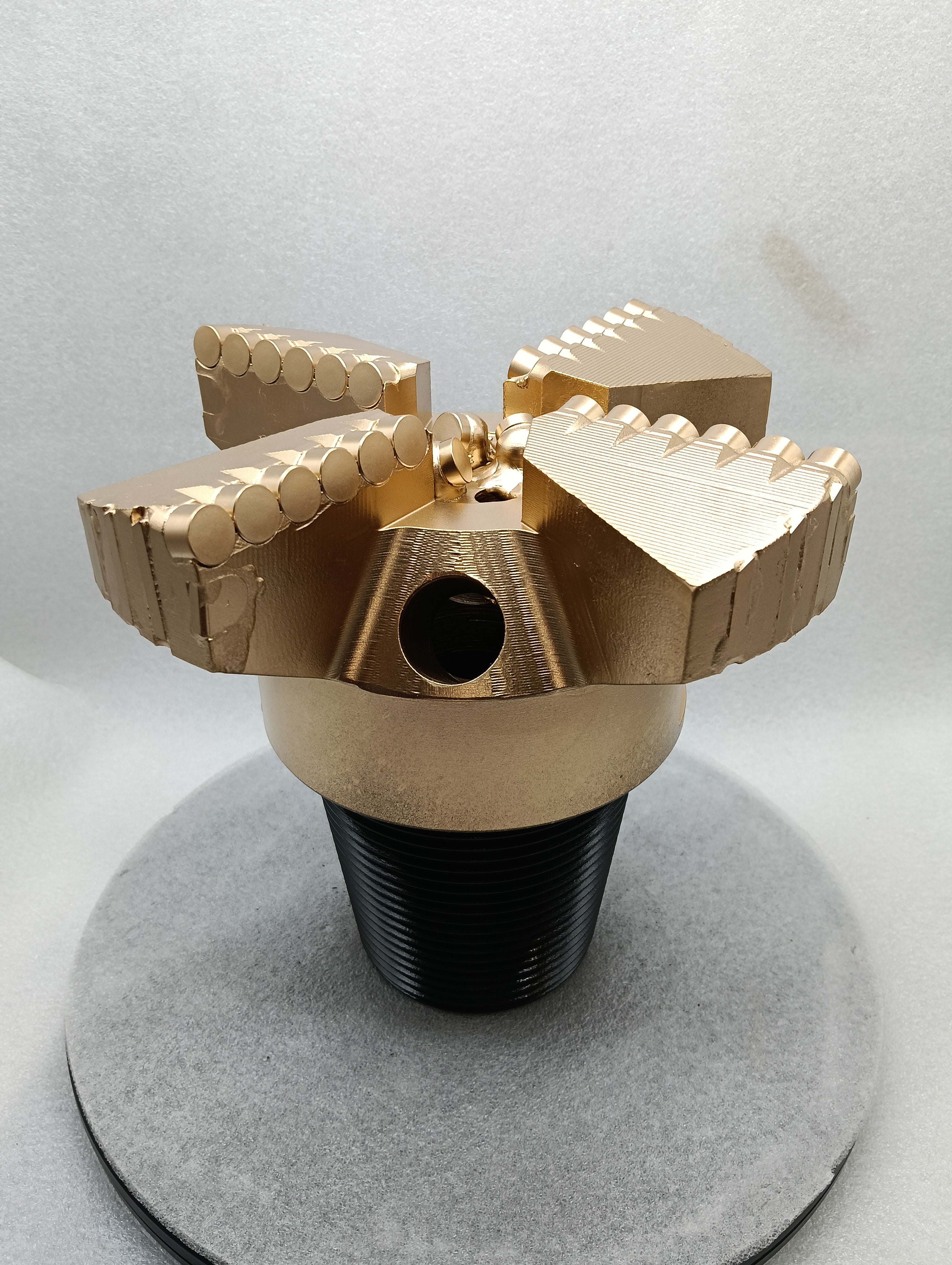 4-wing spiral arc profile PDC drill bit - image 3