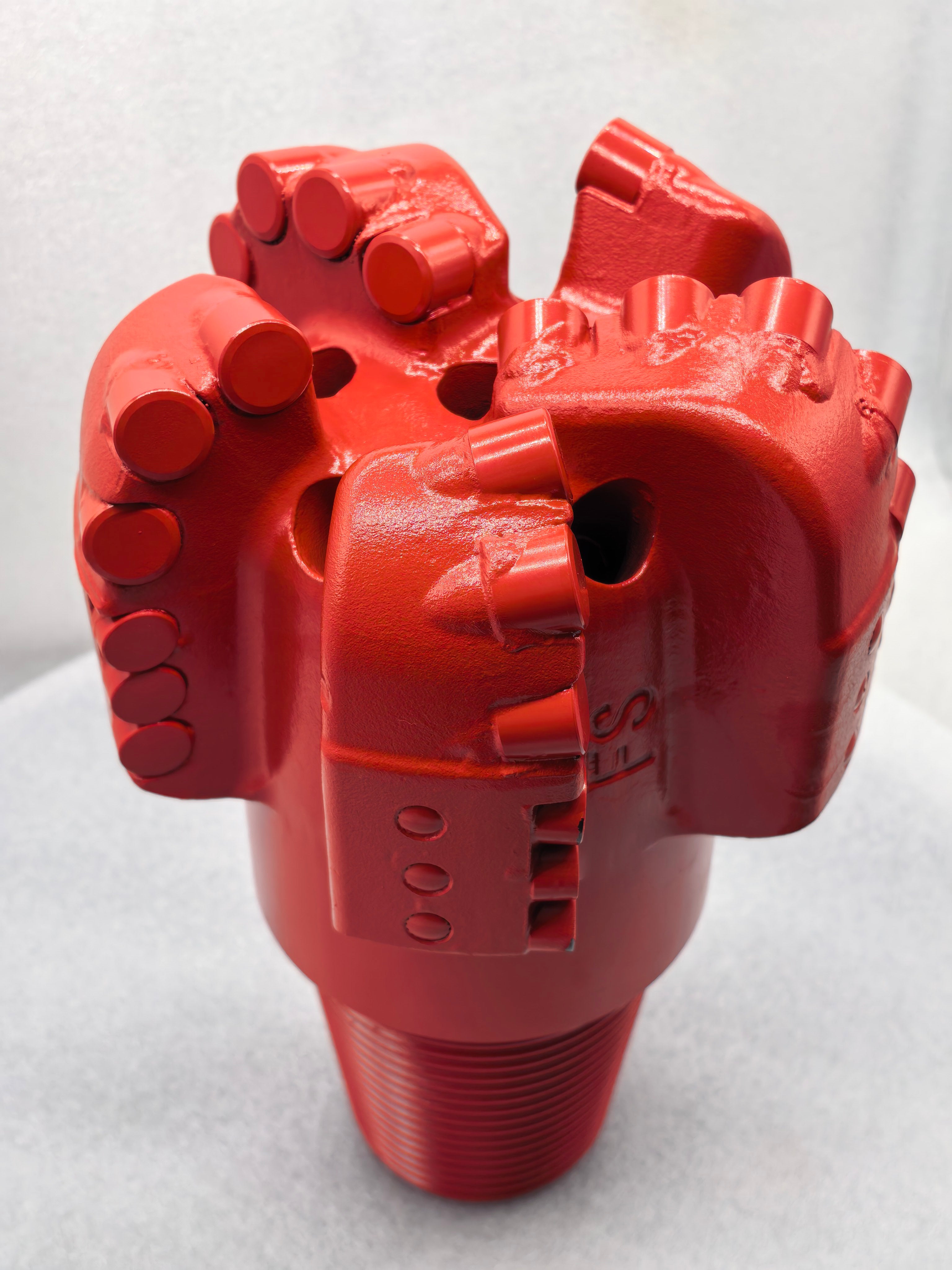 5-wing arc profile PDC drill bit - 红色5翼弧角PDC钻头正面图01