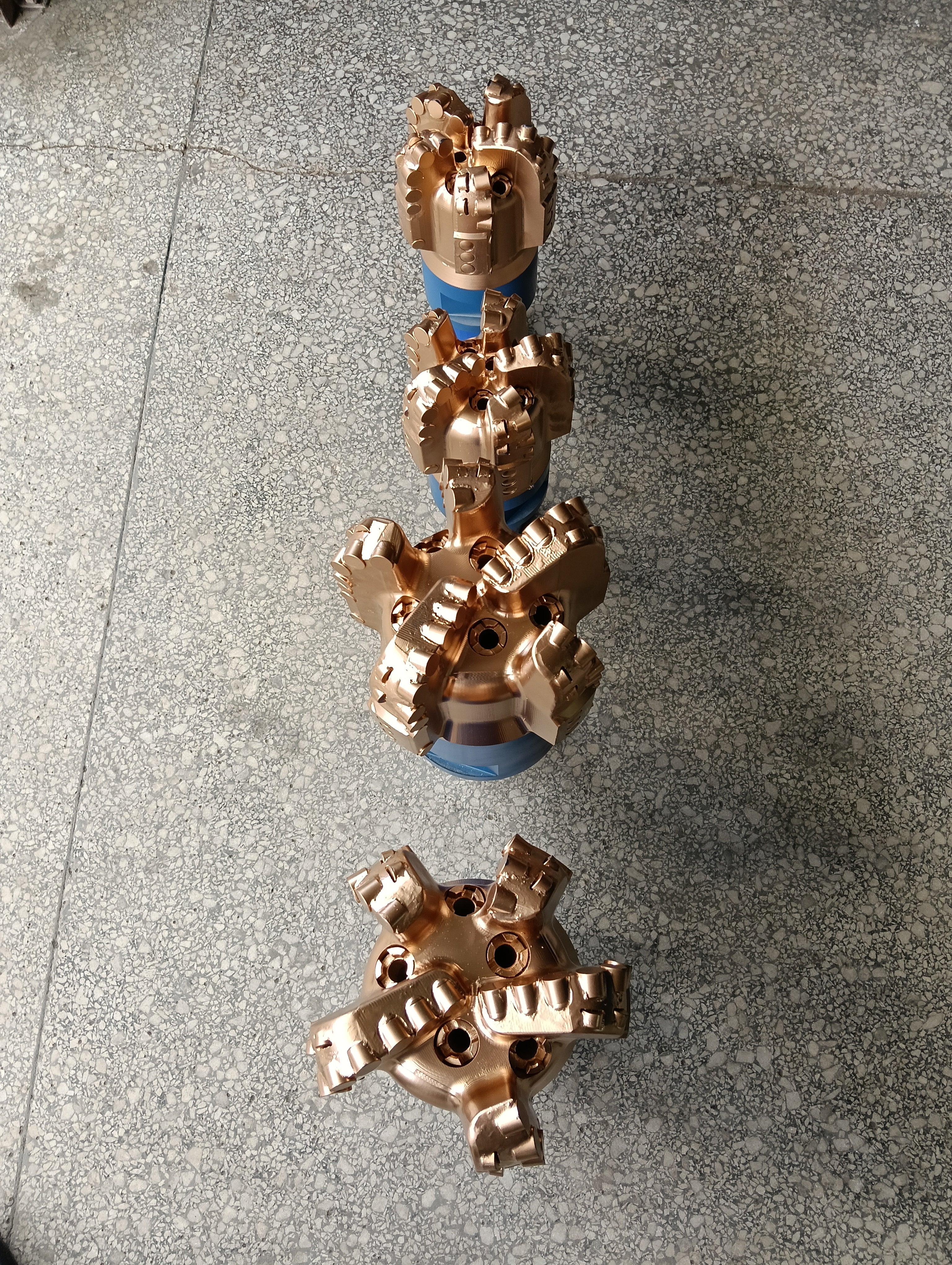 5-wing arc profile PDC drill bit - 金色5翼弧角PDC钻头排列合照