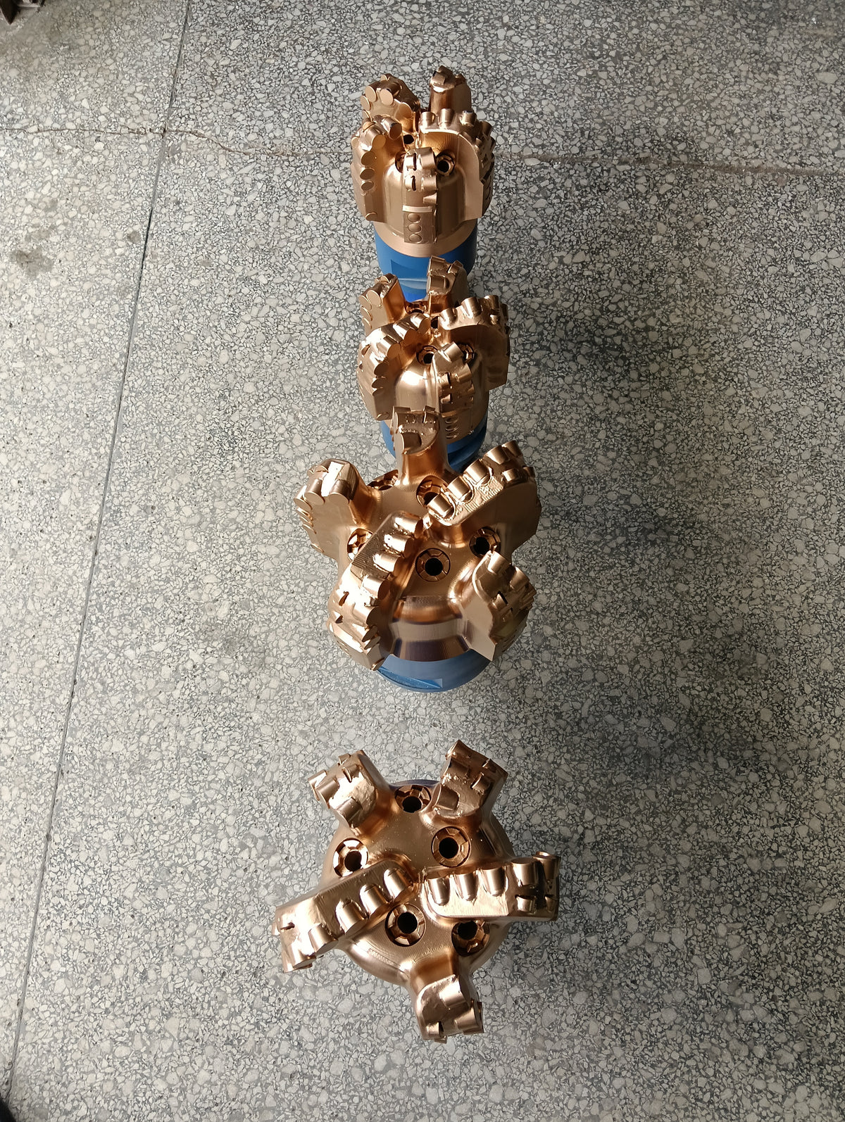 5-wing arc profile PDC drill bit - 金色5翼弧角PDC钻头排列合照